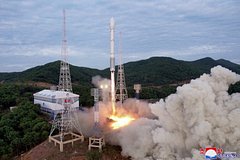 Успех Северной Кореи в запуске спутника-шпиона связали с Россией