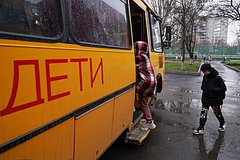 В Госдуме предложили лишать перевозчиков лицензии за высадку детей из транспорта