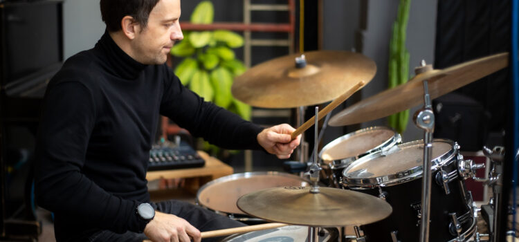 Белорус стал барабанщиком, а потом сделал из любви к барабанам бизнес